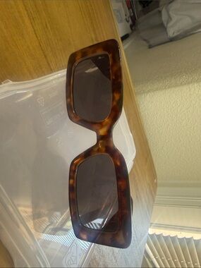 Tortoiseshell Rectangular Sunglasses - Brown Frames